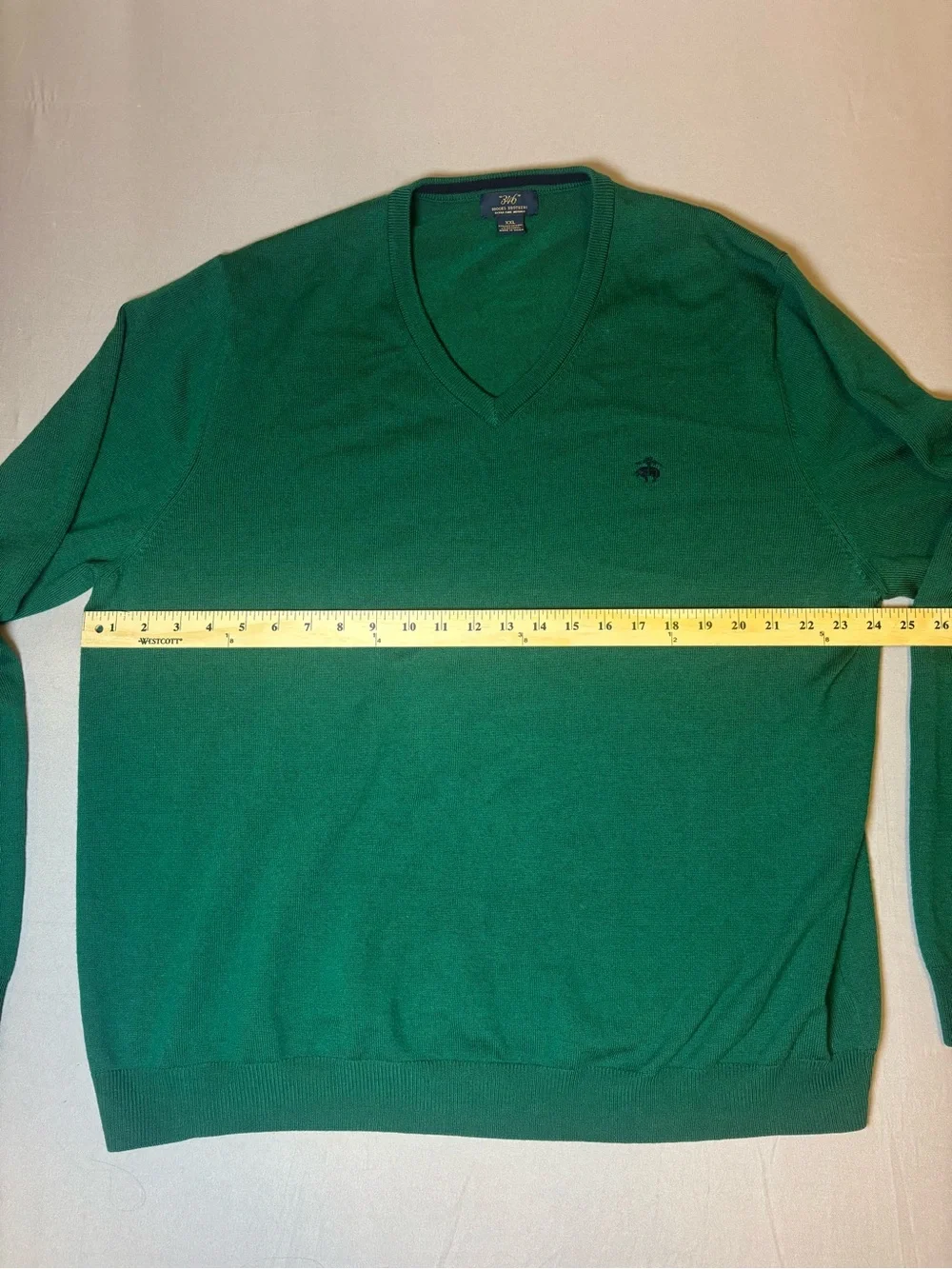 Brooks Brothers Men's V-Neck Sweater in Green. Navy Logo Size XXL Merino Wool